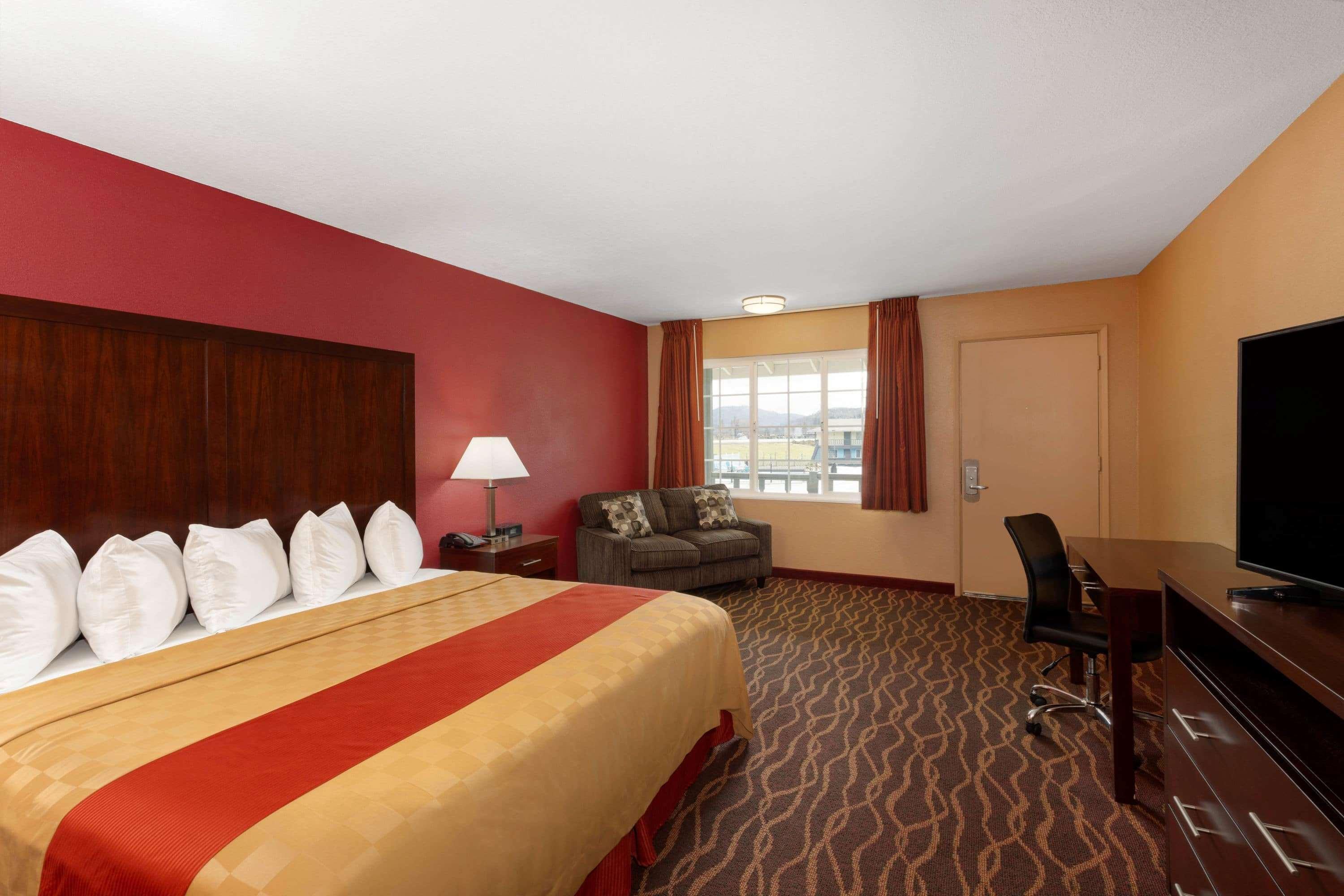 Rosewood Inn & Suites Роузбърг Екстериор снимка