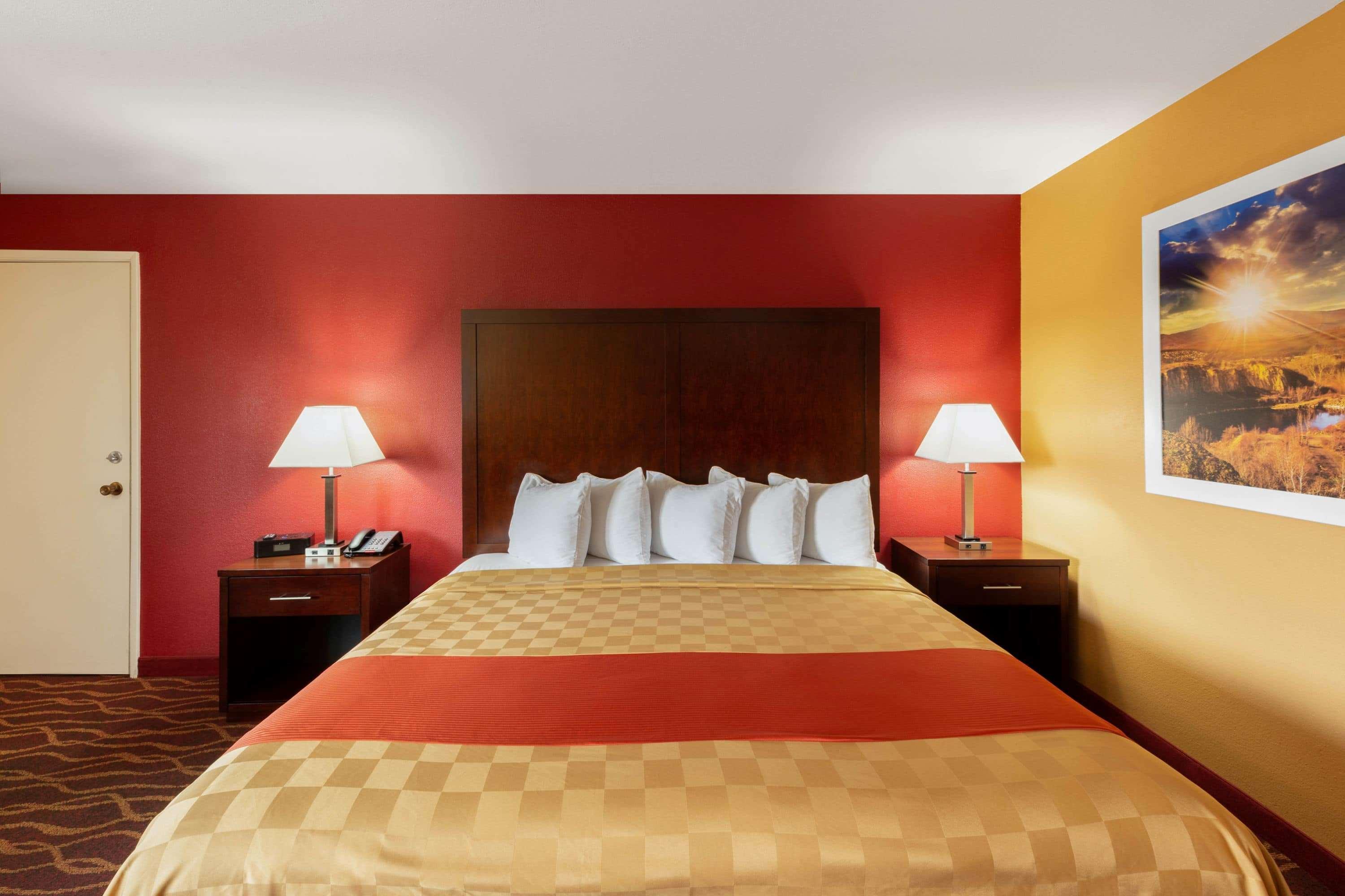 Rosewood Inn & Suites Роузбърг Екстериор снимка