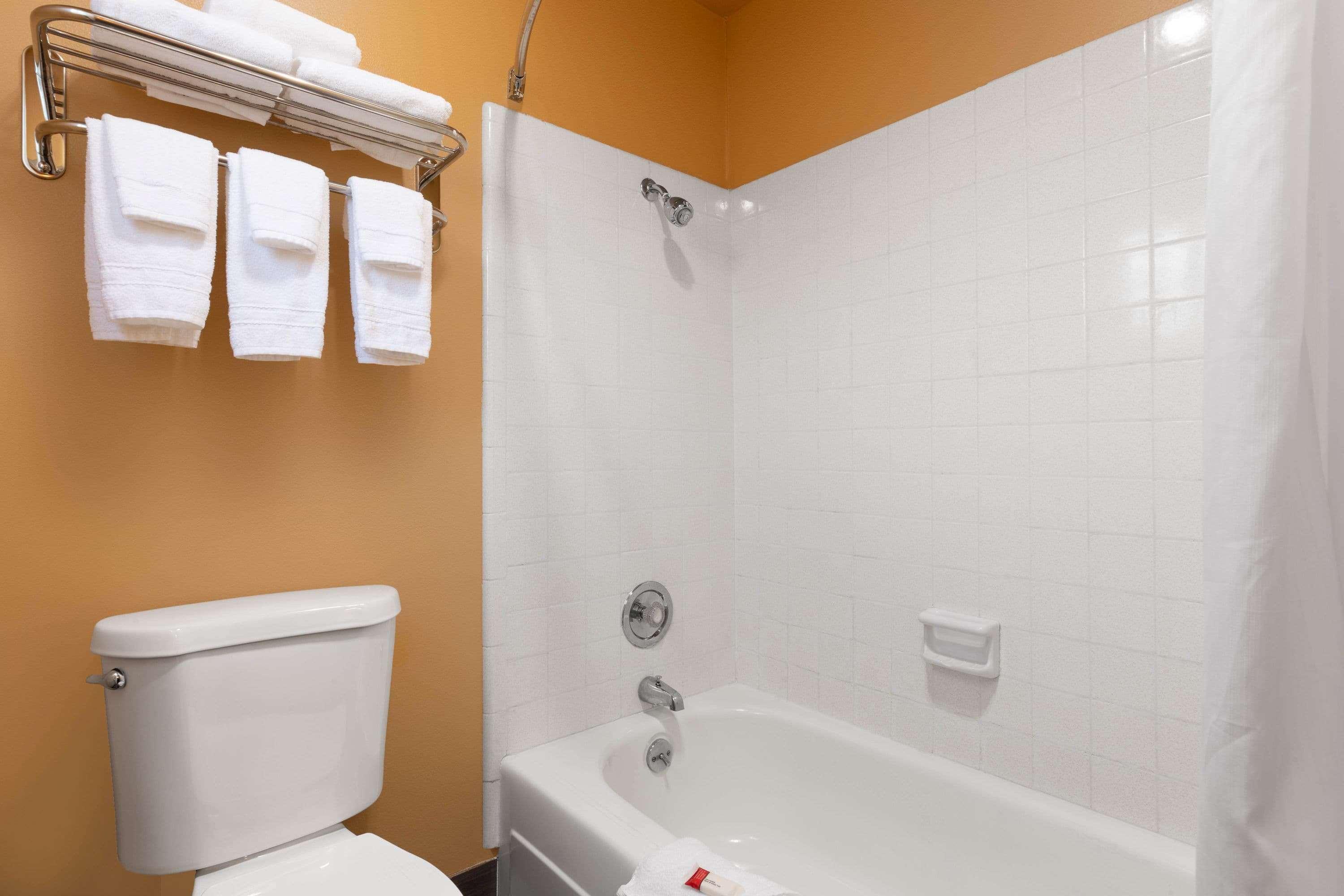 Rosewood Inn & Suites Роузбърг Екстериор снимка