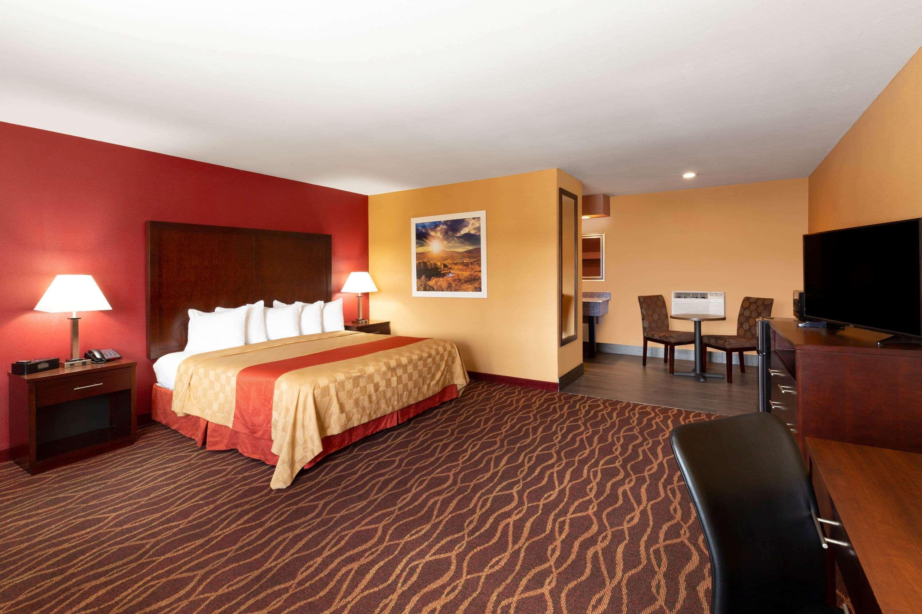 Rosewood Inn & Suites Роузбърг Екстериор снимка