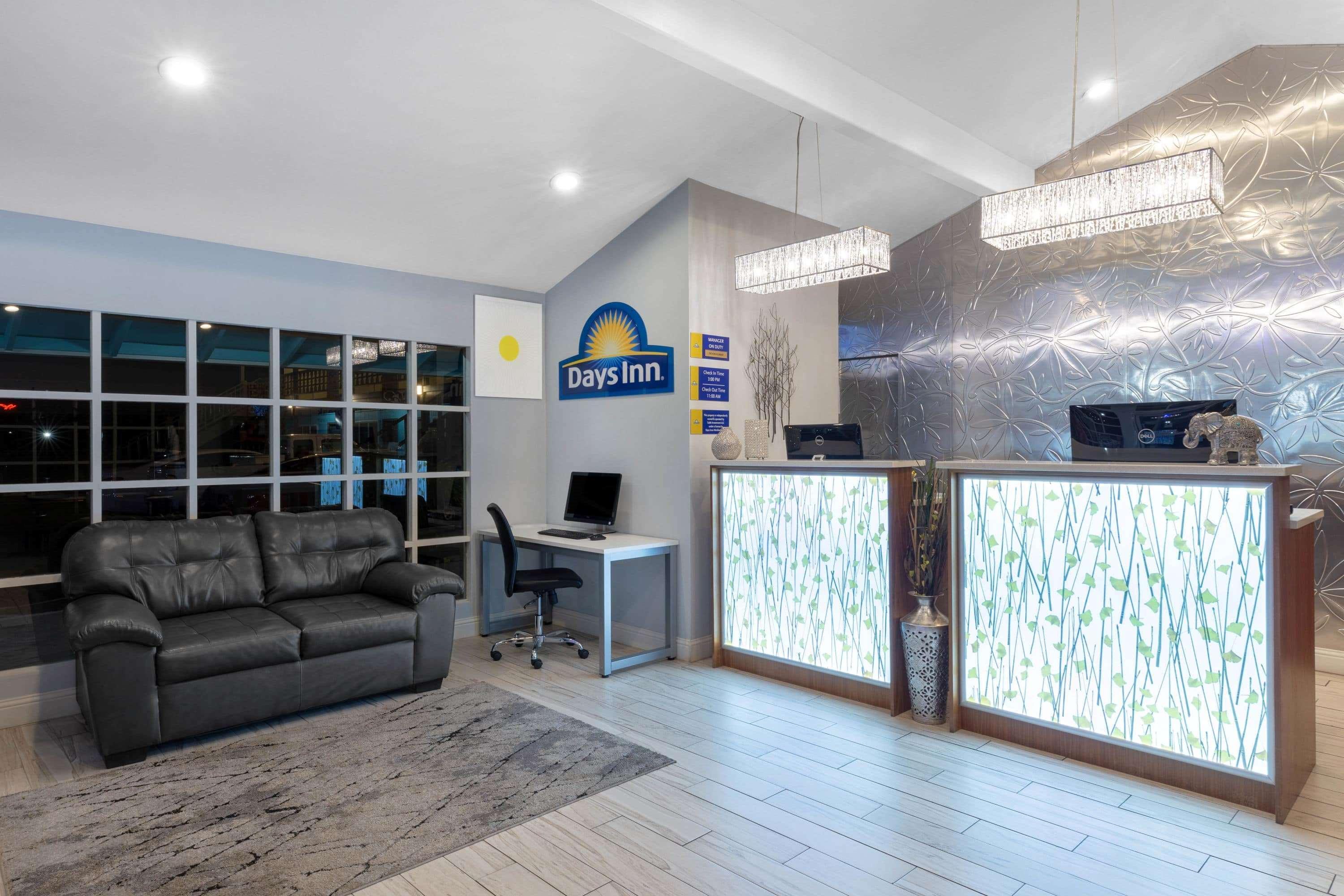 Rosewood Inn & Suites Роузбърг Екстериор снимка