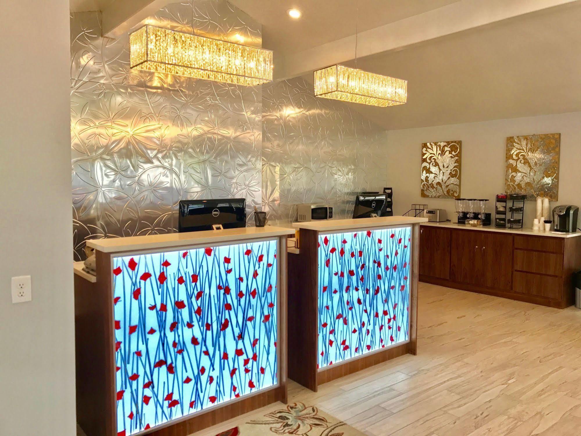 Rosewood Inn & Suites Роузбърг Екстериор снимка
