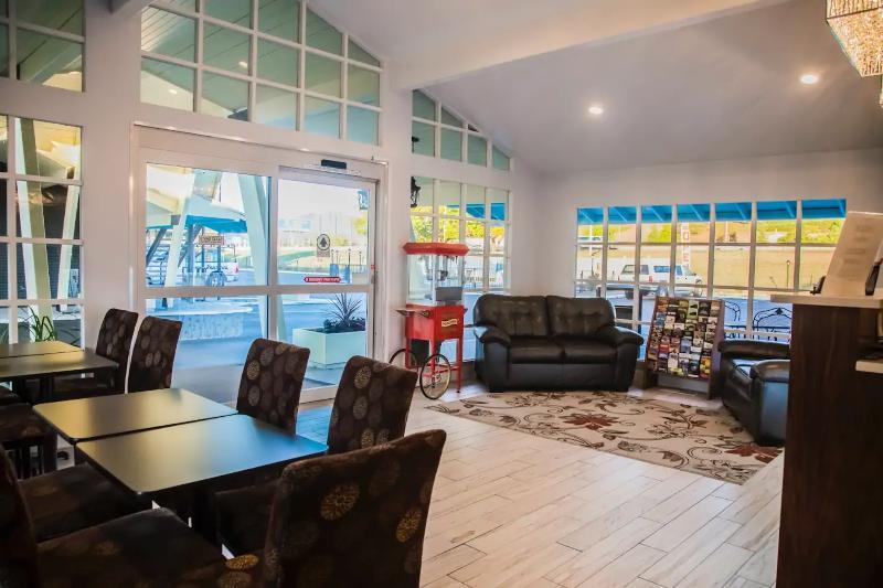 Rosewood Inn & Suites Роузбърг Екстериор снимка