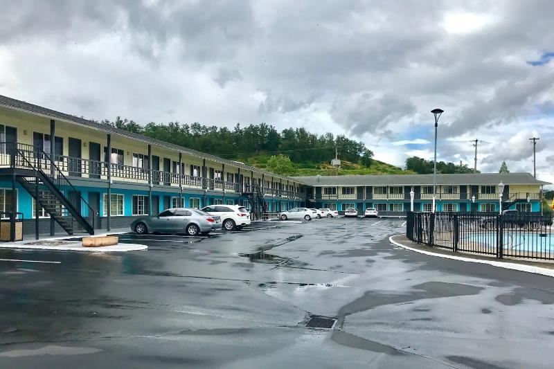 Rosewood Inn & Suites Роузбърг Екстериор снимка
