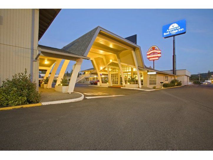 Rosewood Inn & Suites Роузбърг Екстериор снимка