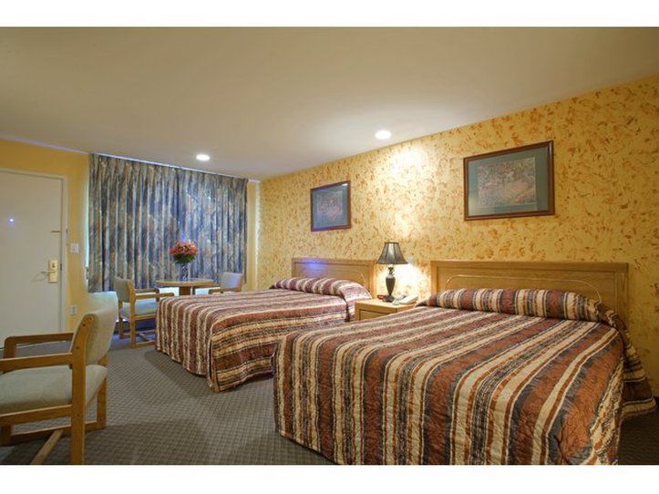 Rosewood Inn & Suites Роузбърг Екстериор снимка