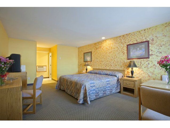 Rosewood Inn & Suites Роузбърг Екстериор снимка